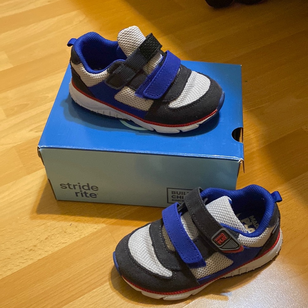 Stride rite sneakers size 9.5 in great condition